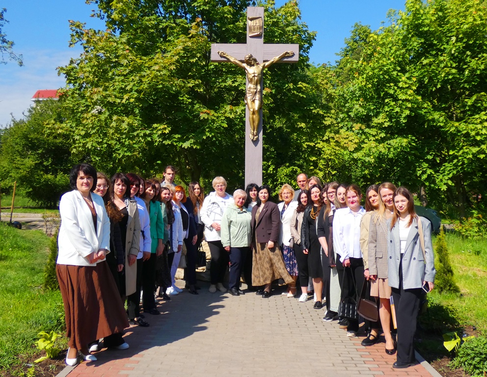   Висадження рослин у «Біблійному саду» ТНПУ.jpg